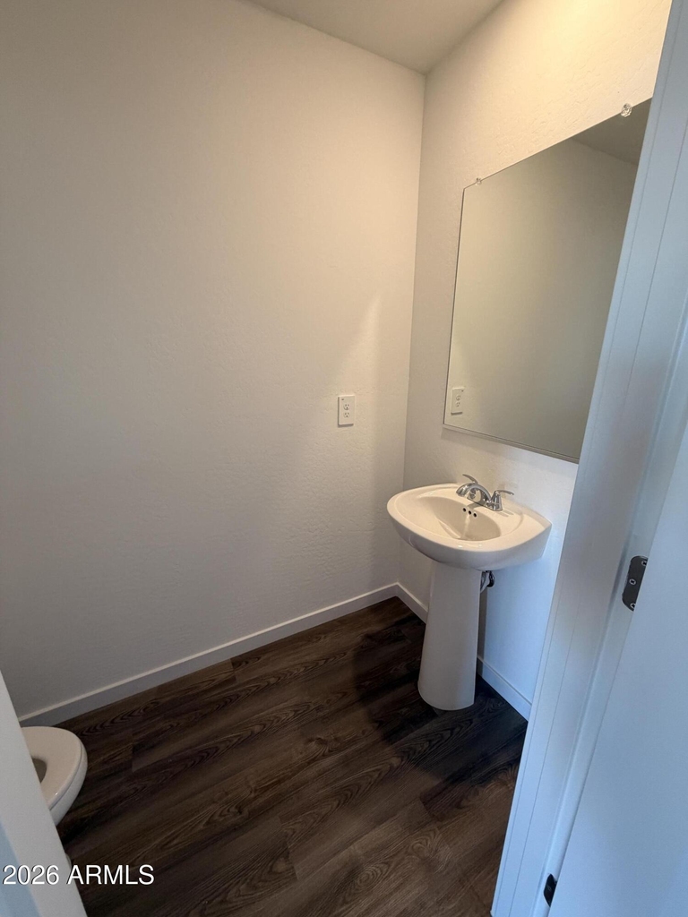 526 W Van Haren Street - Photo 11
