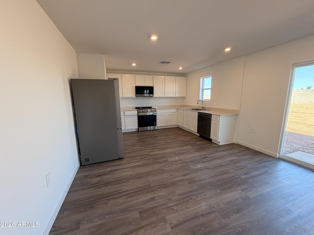 526 W Van Haren Street - Photo 4