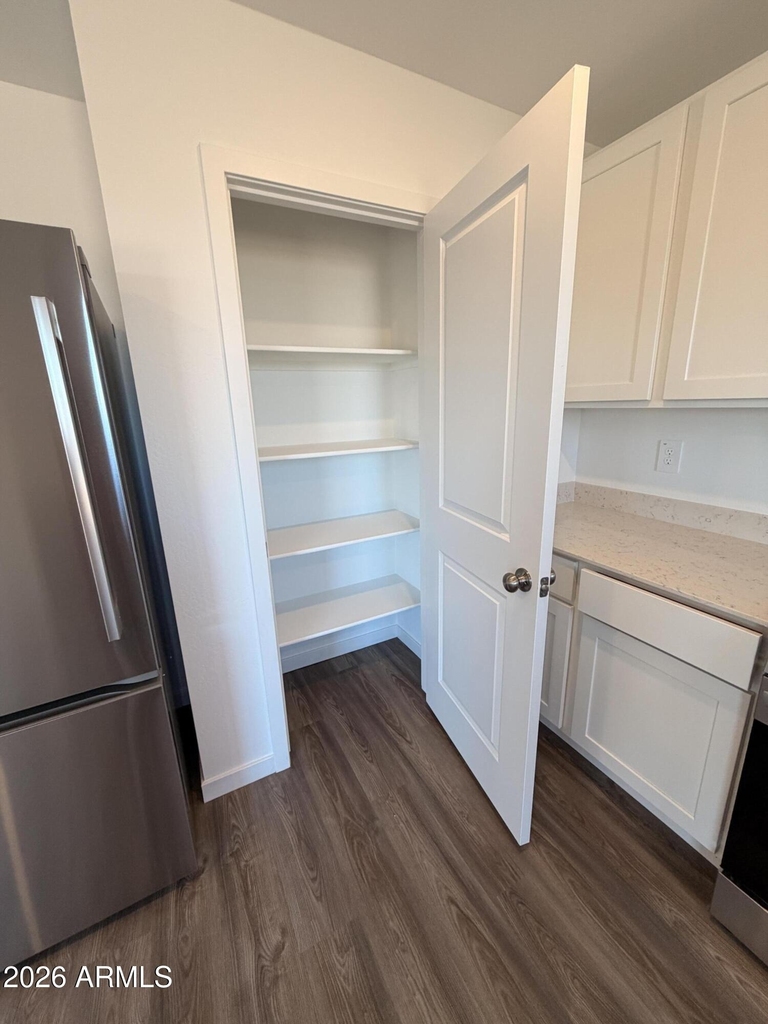 526 W Van Haren Street - Photo 8