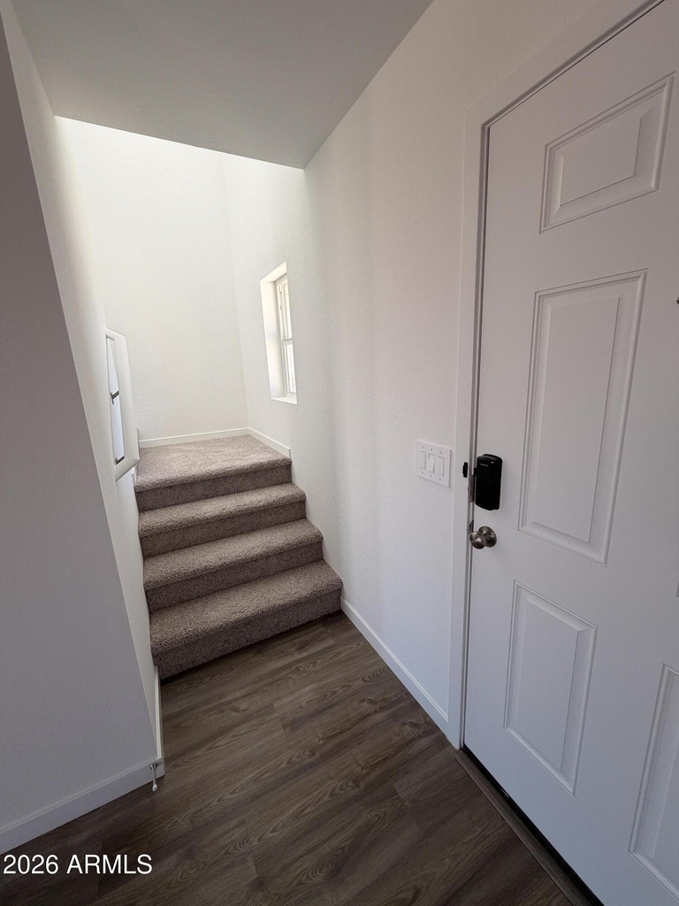 526 W Van Haren Street - Photo 3