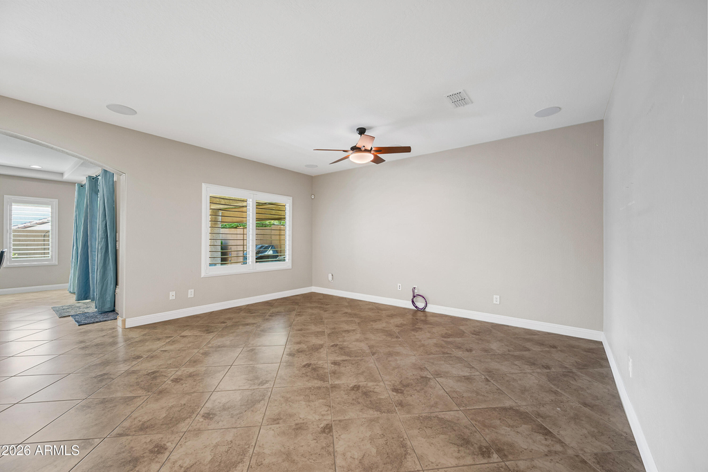 1813 W Straight Arrow Lane - Photo 2