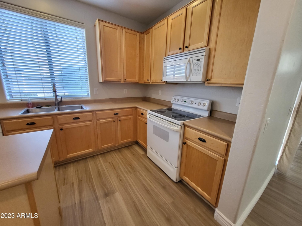 833 E Sheffield Avenue - Photo 15