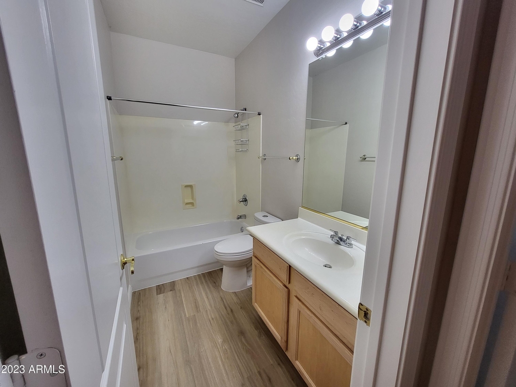 833 E Sheffield Avenue - Photo 22