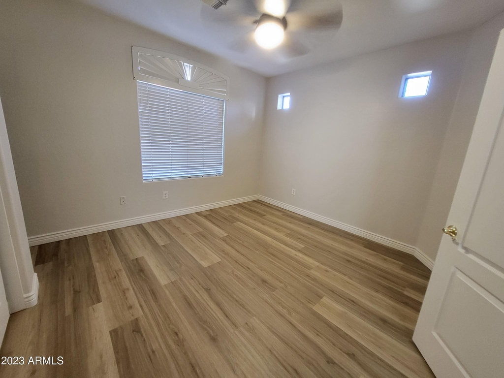 833 E Sheffield Avenue - Photo 4