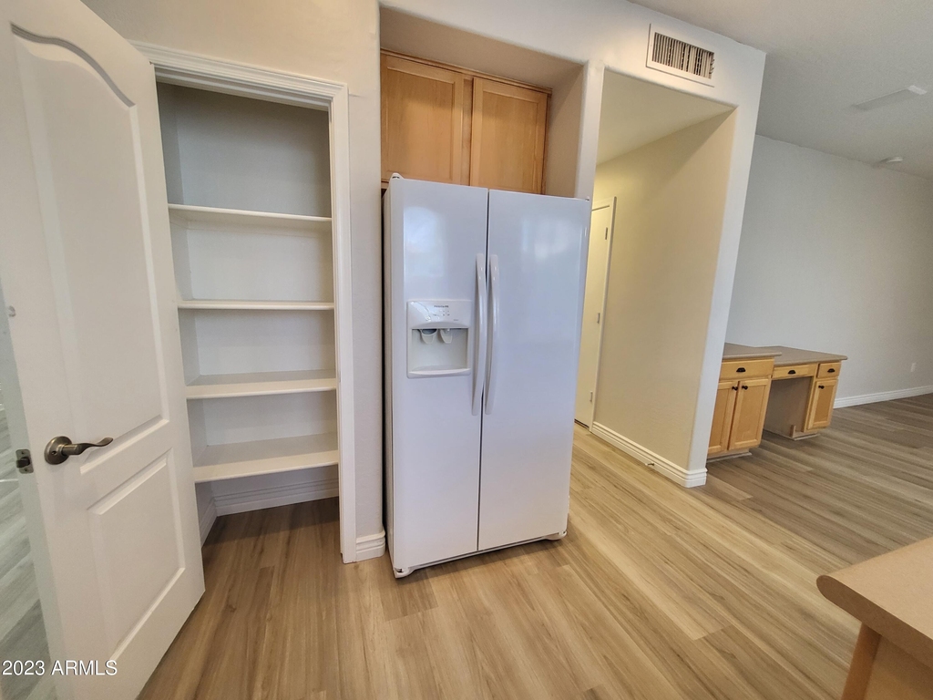 833 E Sheffield Avenue - Photo 14