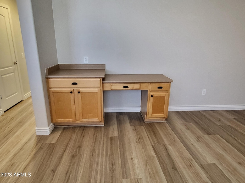 833 E Sheffield Avenue - Photo 13