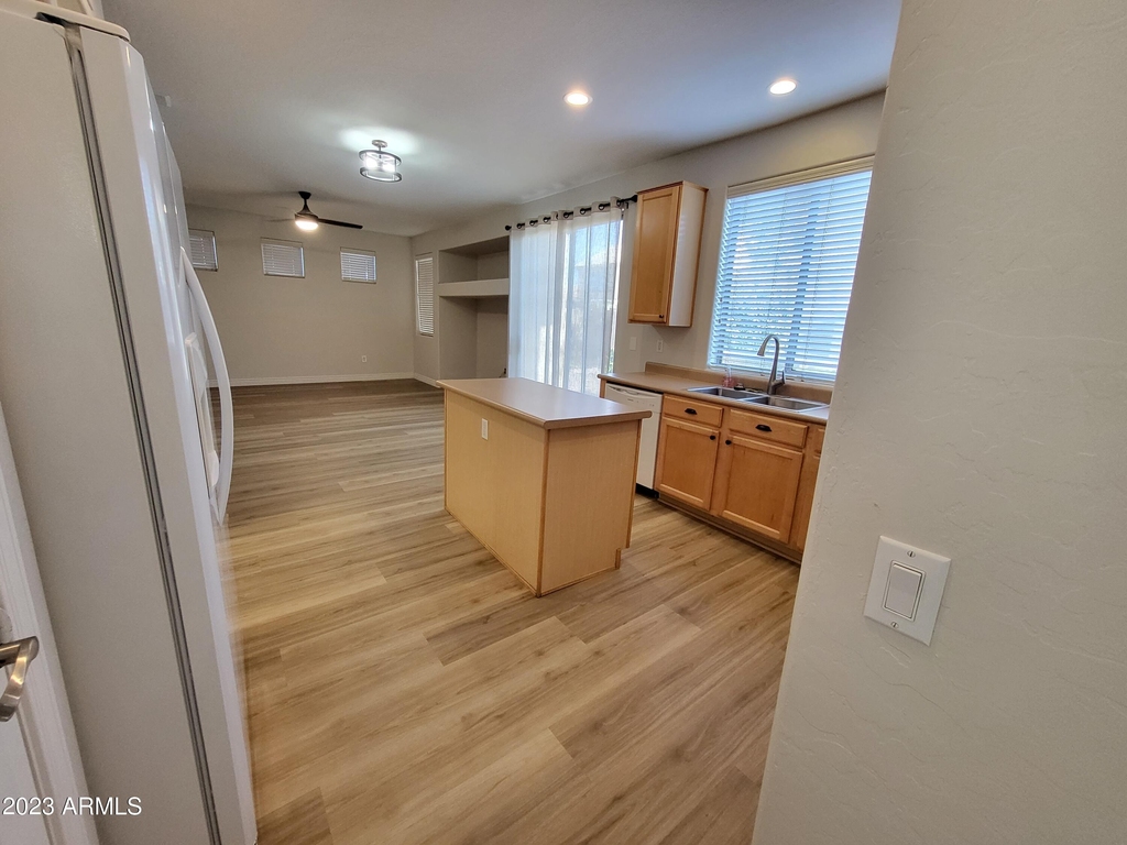 833 E Sheffield Avenue - Photo 8