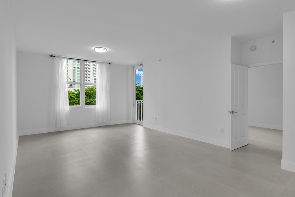 511 Se 5th Avenue - Photo 0