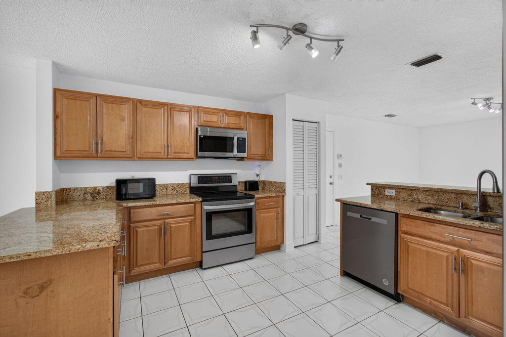 10621 Wheelhouse Circle - Photo 19