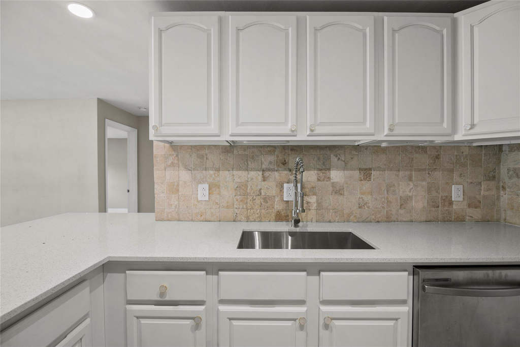 1010 Ne 24th Street - Photo 11