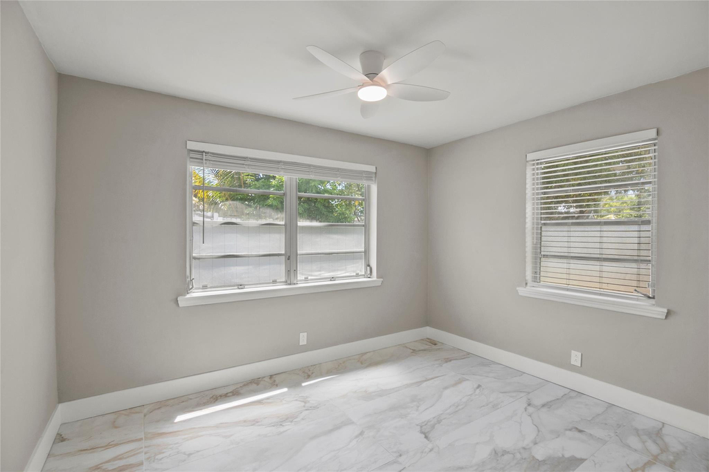 1010 Ne 24th Street - Photo 15