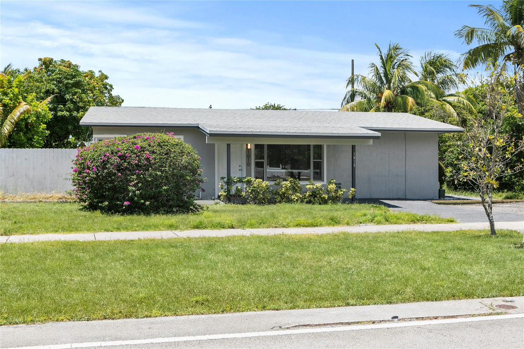 1010 Ne 24th Street - Photo 0