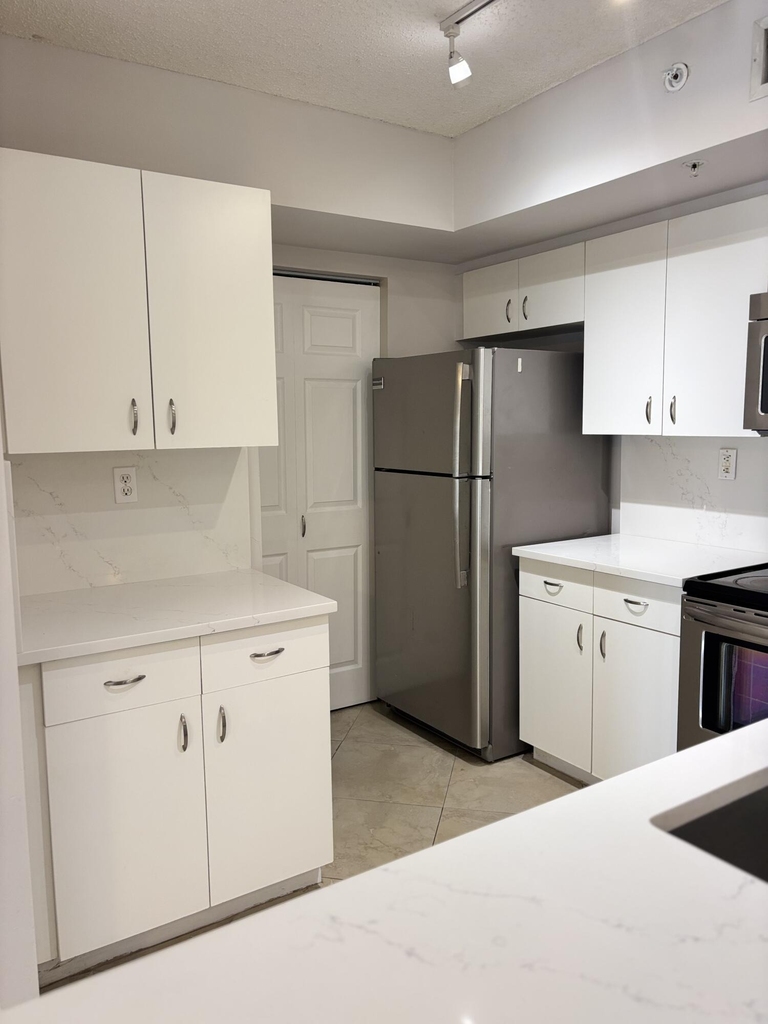 2640 S University Drive - Photo 2