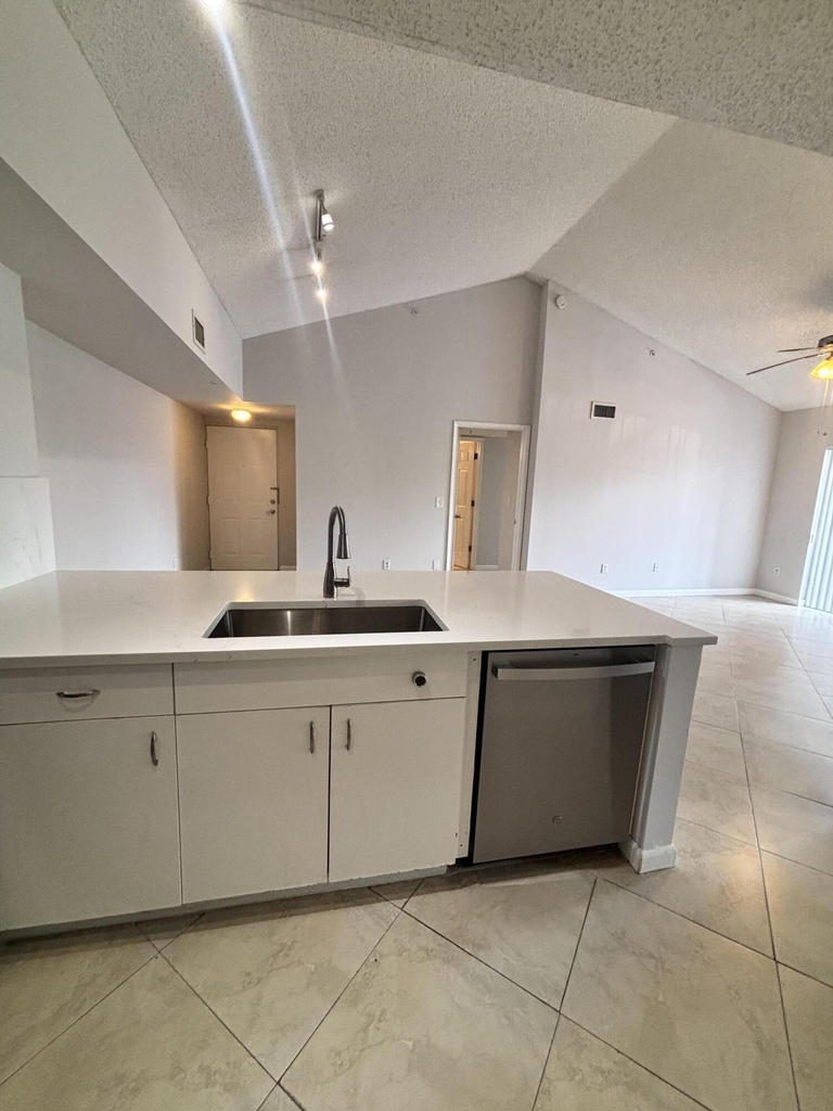 2640 S University Drive - Photo 3