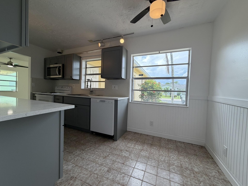 7240 Pineforest Circle - Photo 10