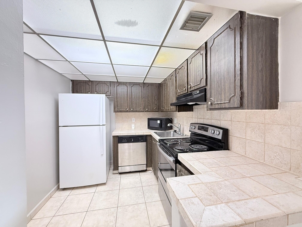 460 Nw 20th Street - Photo 4