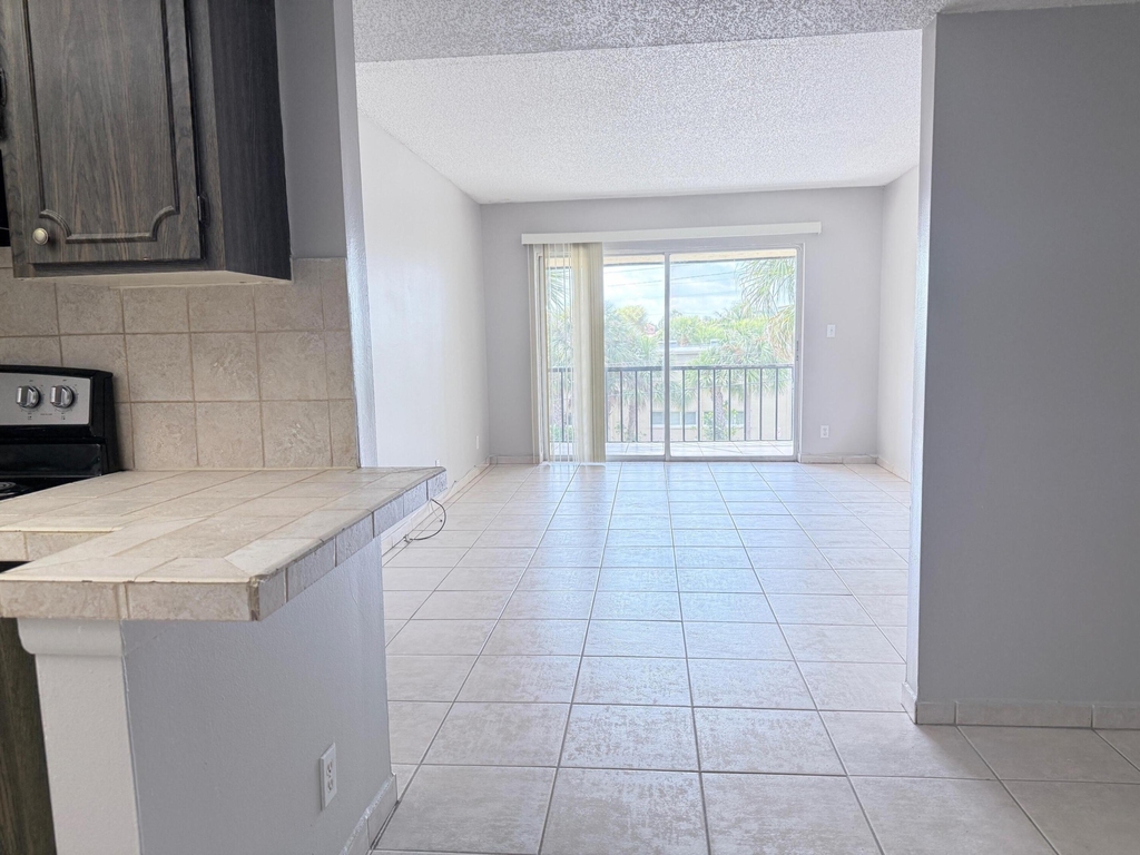 460 Nw 20th Street - Photo 3
