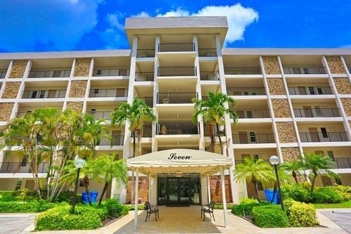 2801 N Palm Aire Drive - Photo 0