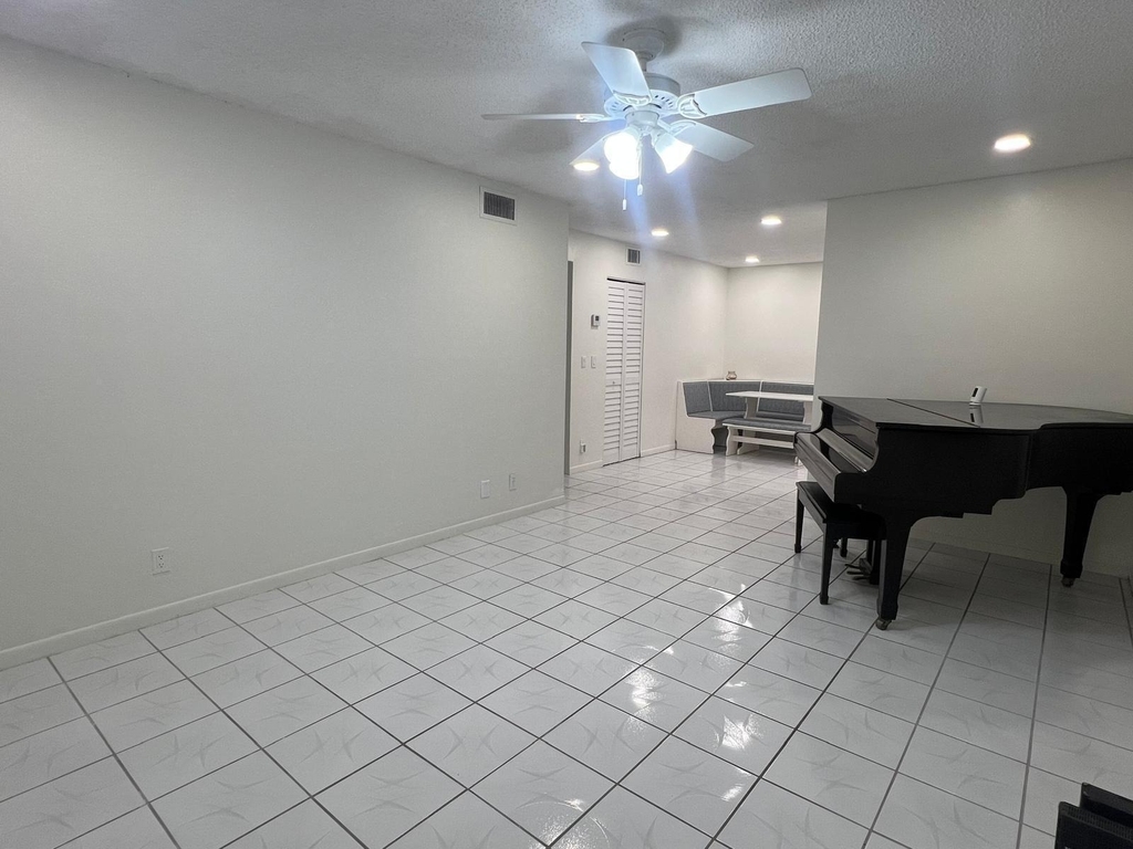 3294 Nw 104th Avenue - Photo 0