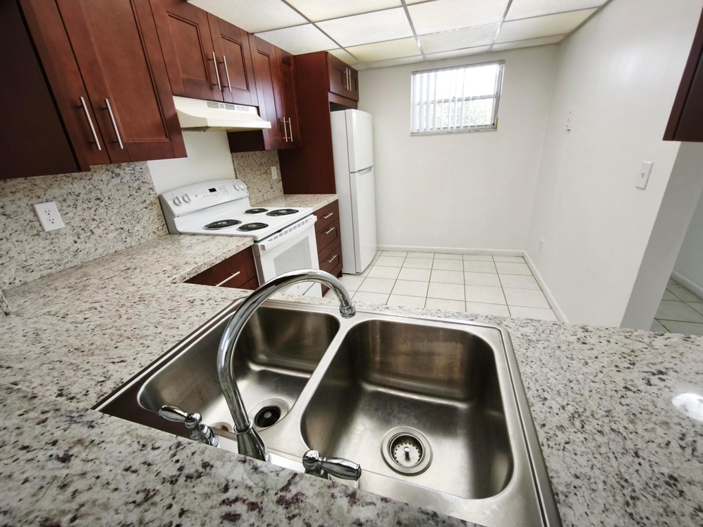 8720 Shadow Wood Boulevard - Photo 3