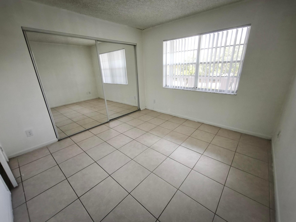 8720 Shadow Wood Boulevard - Photo 6