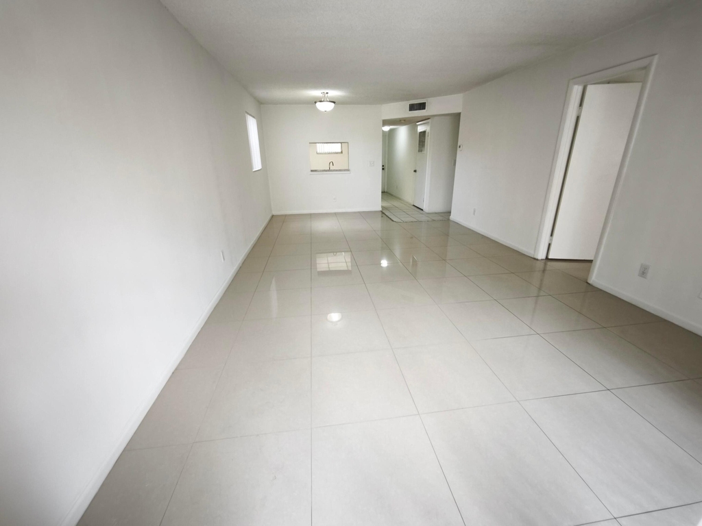 8720 Shadow Wood Boulevard - Photo 7