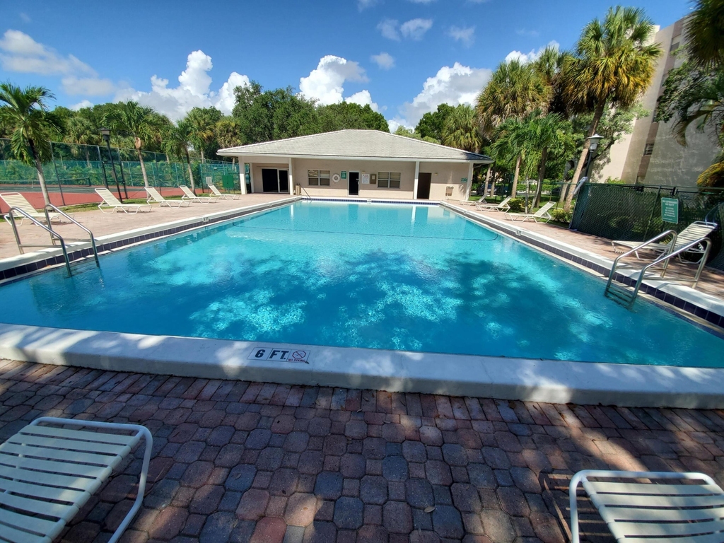 8720 Shadow Wood Boulevard - Photo 10