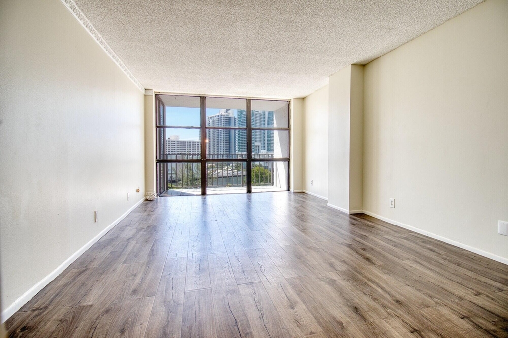 800 Parkview Drive - Photo 13