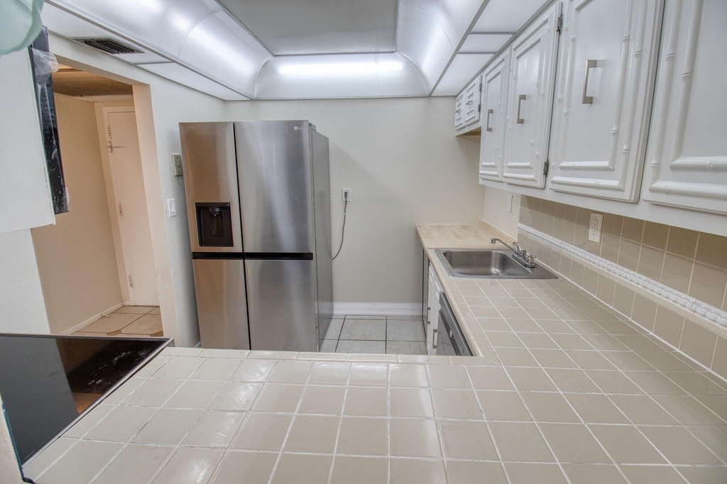 800 Parkview Drive - Photo 9