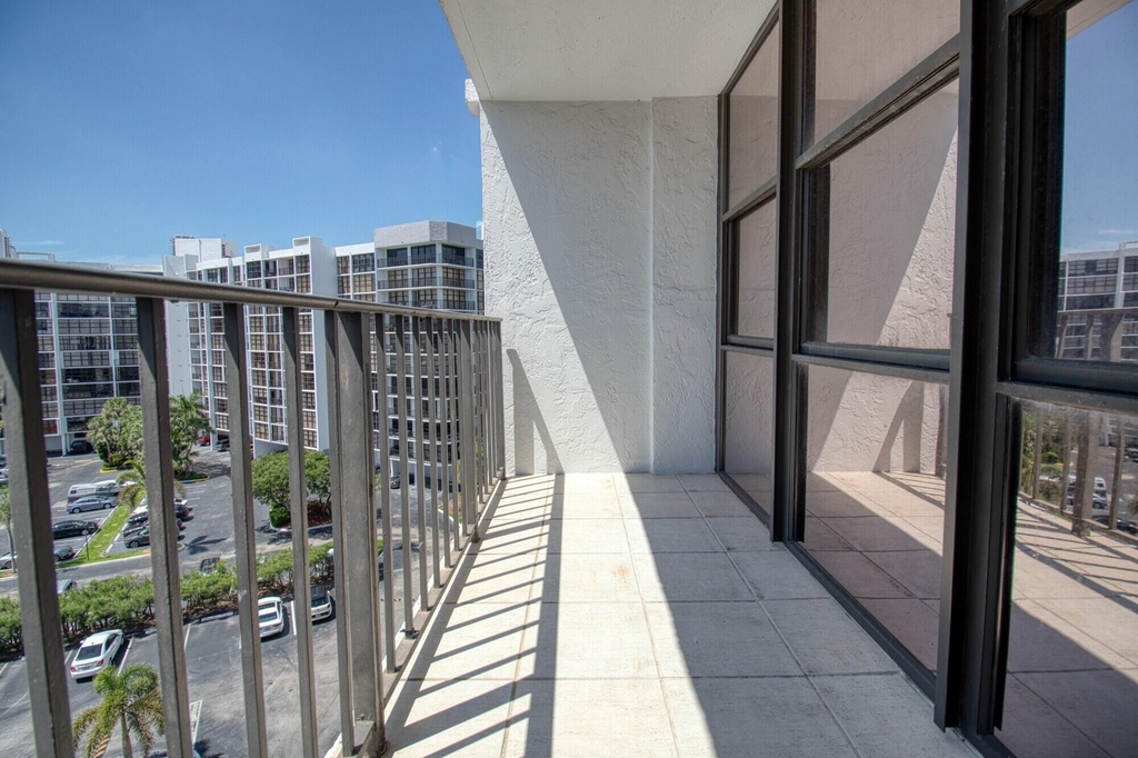 800 Parkview Drive - Photo 25
