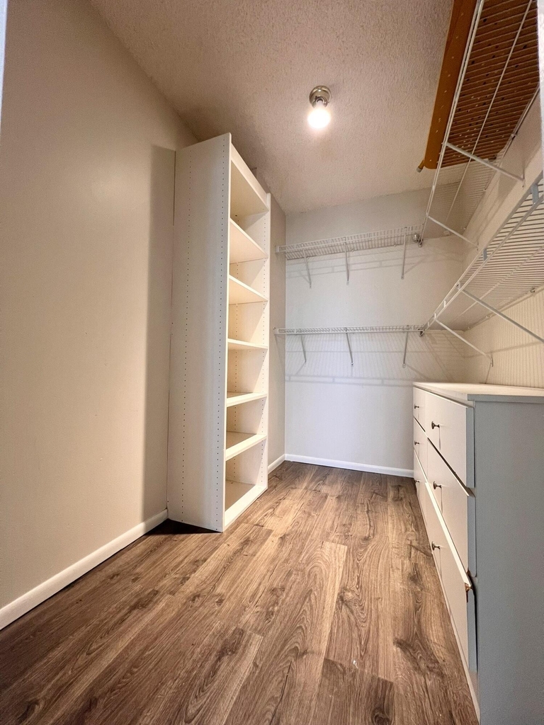 800 Parkview Drive - Photo 17
