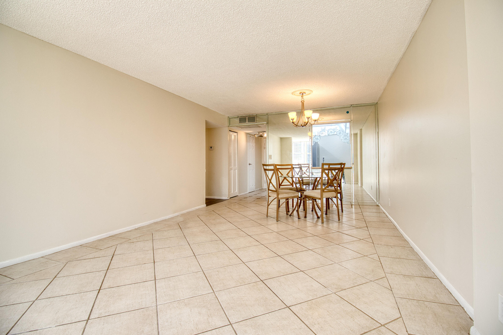 800 Parkview Drive - Photo 2