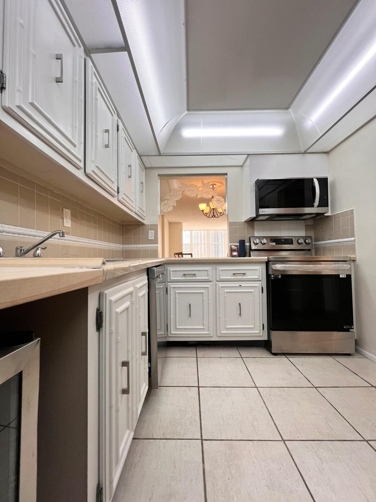 800 Parkview Drive - Photo 11