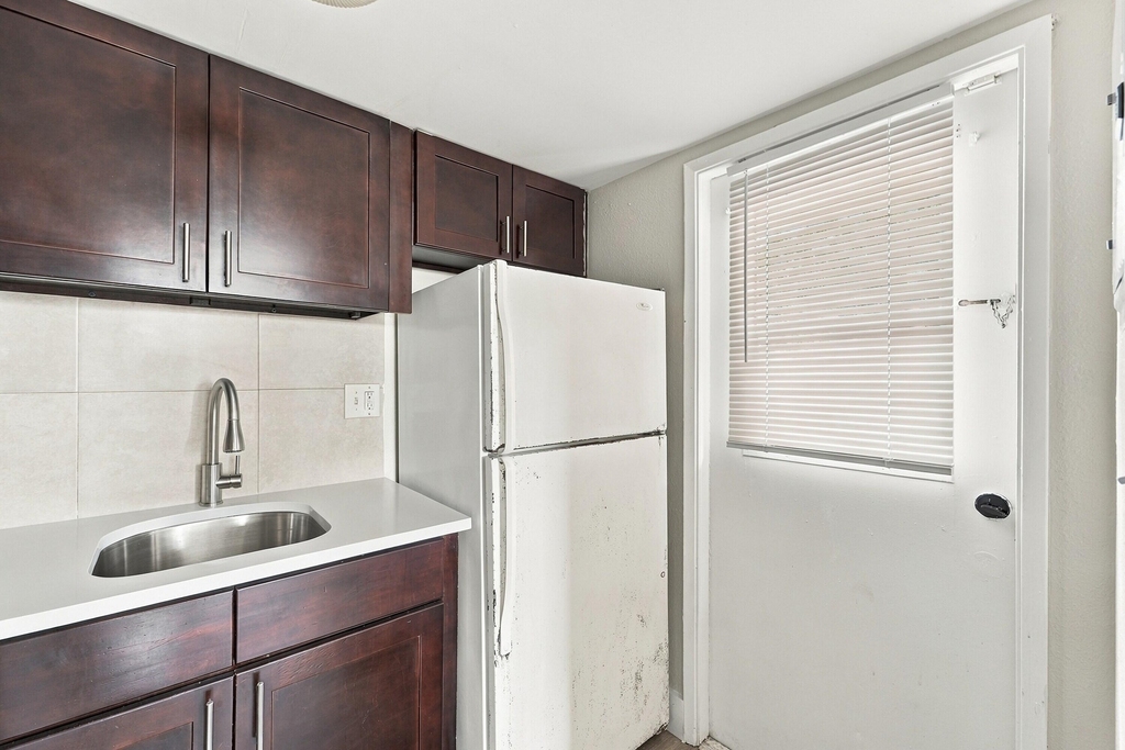 241 Se 9th Avenue - Photo 7