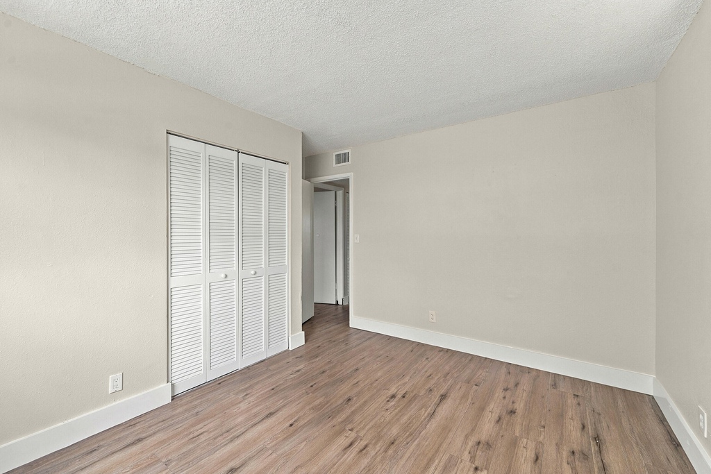 241 Se 9th Avenue - Photo 11