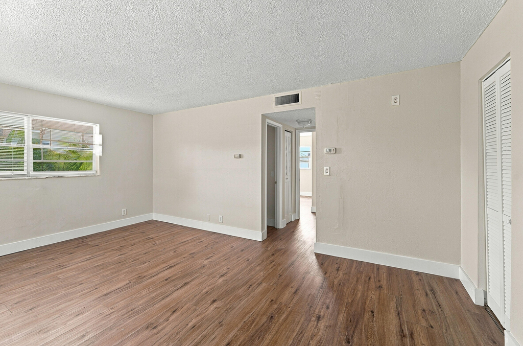 241 Se 9th Avenue - Photo 2