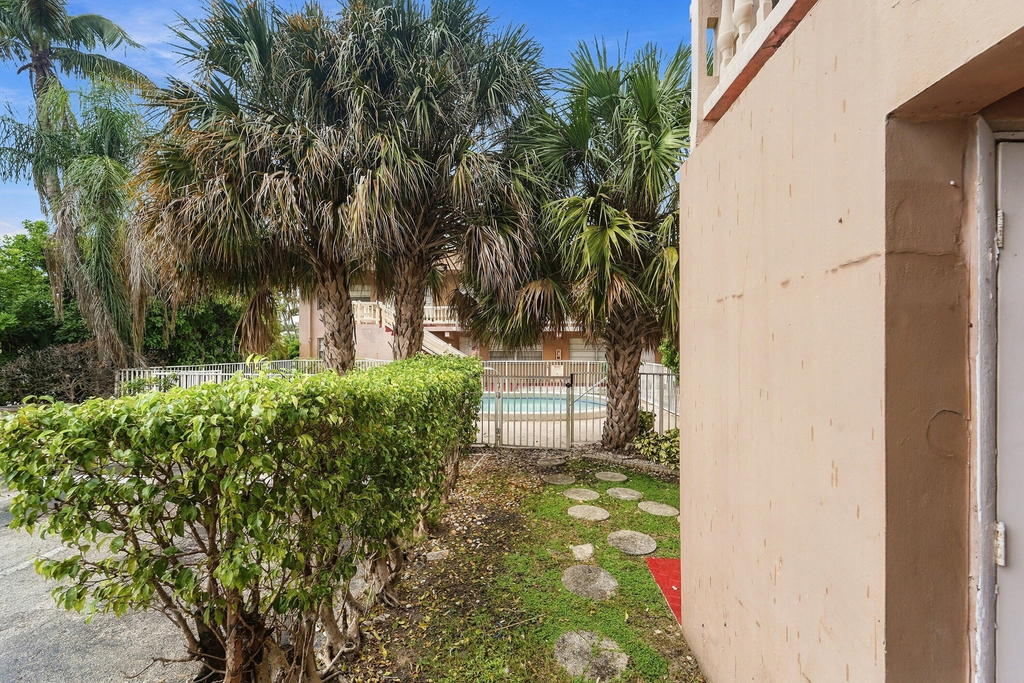 241 Se 9th Avenue - Photo 21