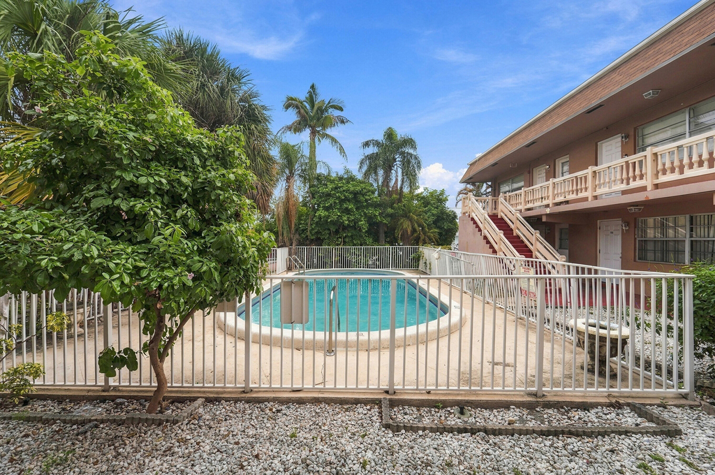 241 Se 9th Avenue - Photo 20
