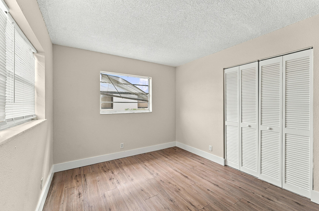 241 Se 9th Avenue - Photo 10