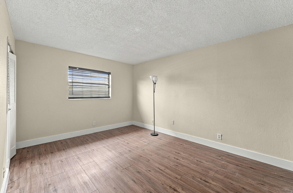 241 Se 9th Avenue - Photo 13