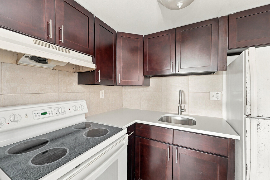 241 Se 9th Avenue - Photo 6
