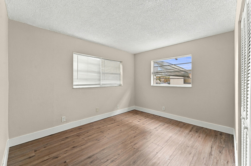 241 Se 9th Avenue - Photo 9