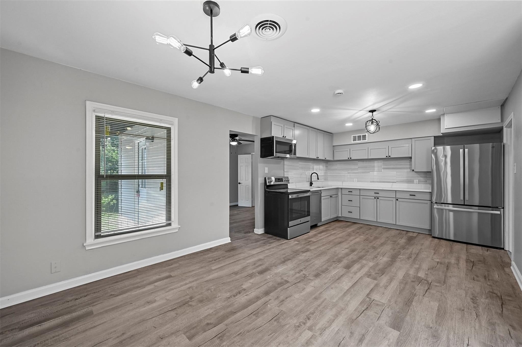 3677 Rockdale Drive - Photo 4