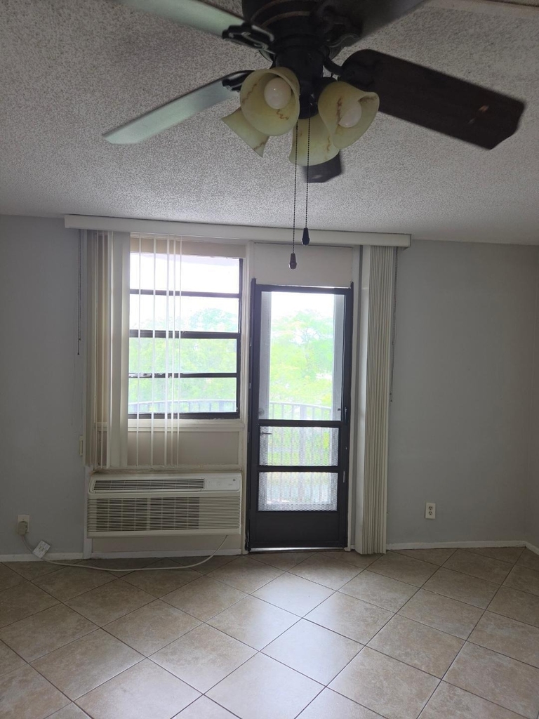 2701 Riverside Drive - Photo 9