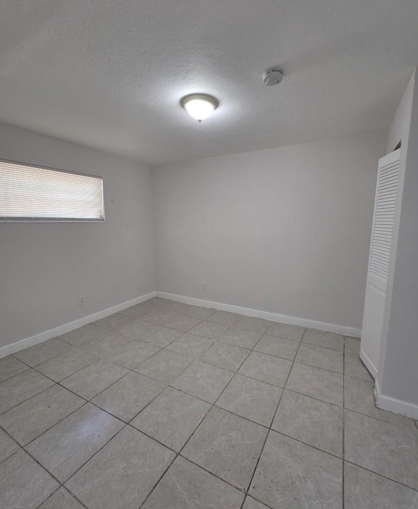 2127 Nw 7th Street - Photo 3