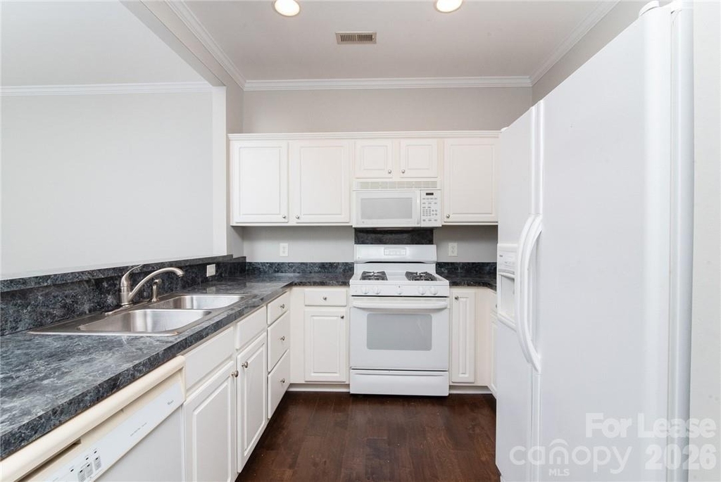 14925 Scothurst Lane - Photo 4