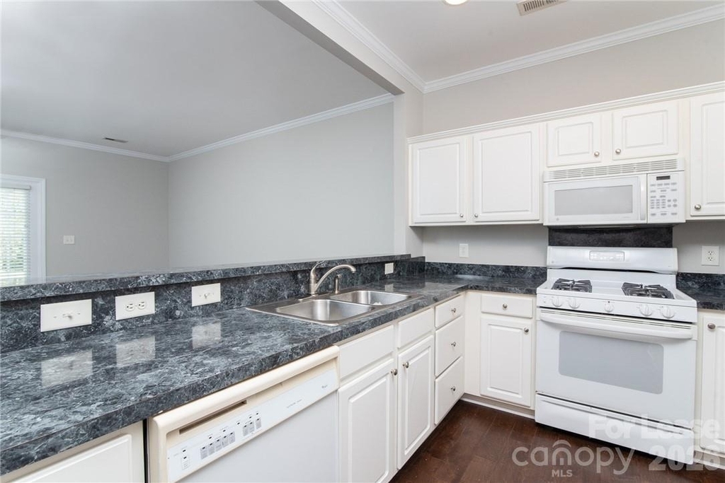 14925 Scothurst Lane - Photo 5