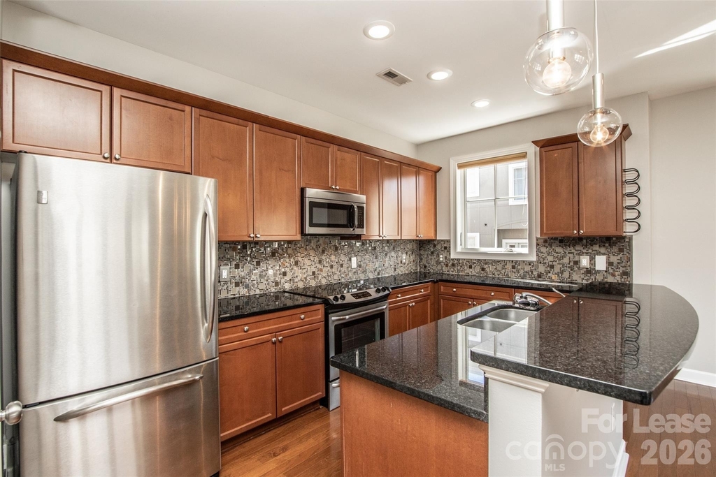 1829 Kenilworth Avenue - Photo 7
