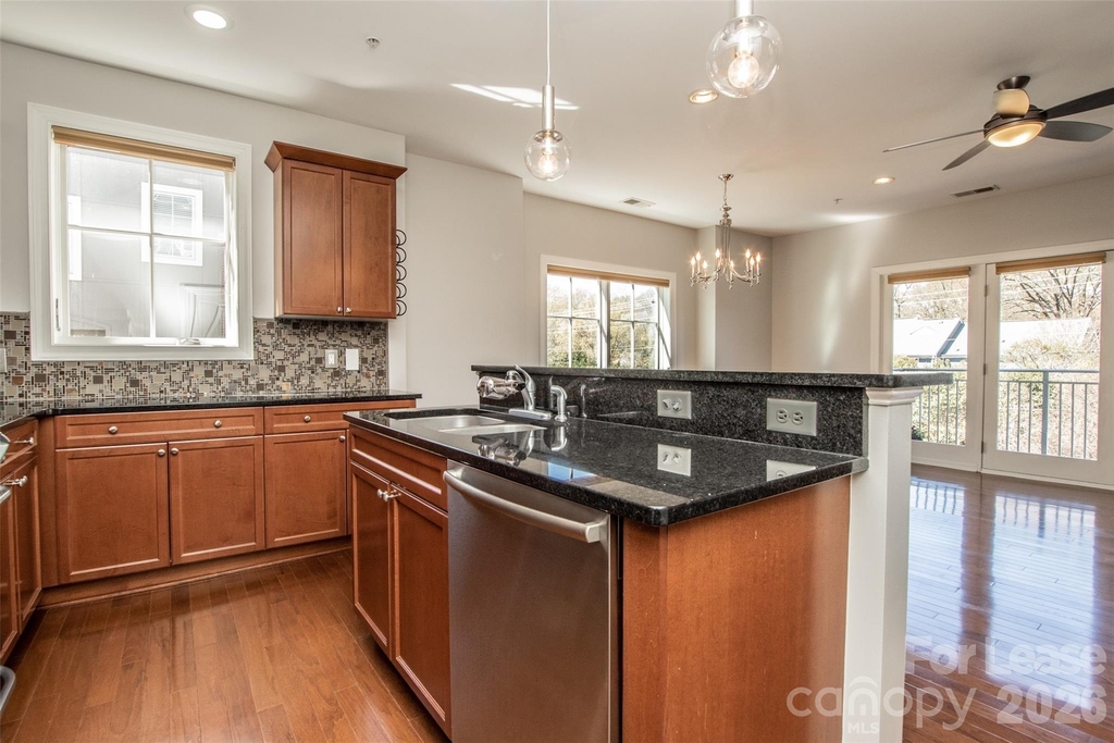 1829 Kenilworth Avenue - Photo 5