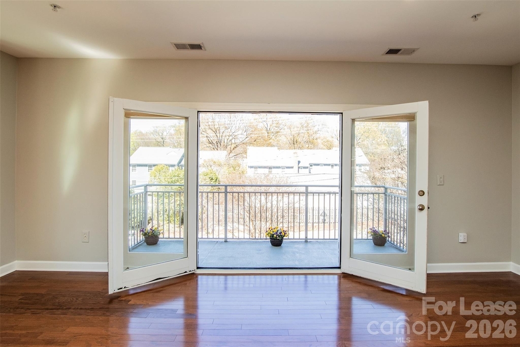 1829 Kenilworth Avenue - Photo 9